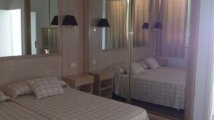 A bed or beds in a room at Azahara Beach 413 Még 14 kép