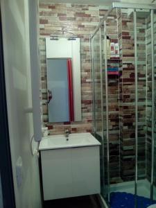 Łazienka w obiekcie Apartamentos pandiellos I