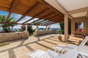 Gallery image of Apartments Hidden Beach Gem in Pag