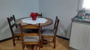 Zona de comedor en el apartamento