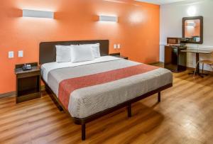 Postel nebo postele na pokoji v ubytování Motel 6-Euless, TX - DFW West