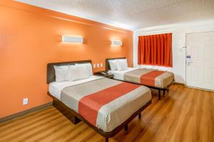 Postel nebo postele na pokoji v ubytování Motel 6-Euless, TX - DFW West