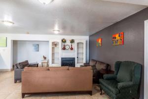 Posezení v ubytování Studio 6-San Antonio, TX - Fort Sam Houston Area