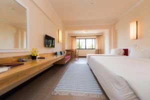 Postel nebo postele na pokoji v ubytování Rayong Resort Hotel โรงแรมระยองรีสอร์ท