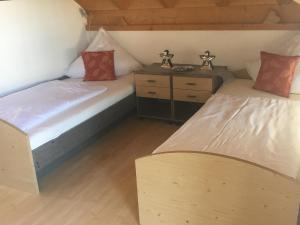 Een bed of bedden in een kamer bij Penthouse Bargholz