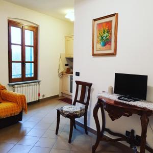 Televízia a/alebo spoločenská miestnosť v ubytovaní La casa di Gina