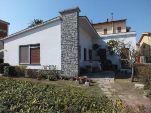 The building in which the holiday home is located
