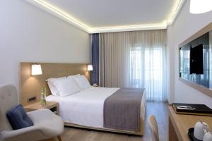 מיטה או מיטות בחדר ב-Golden Age Athens Hotel
