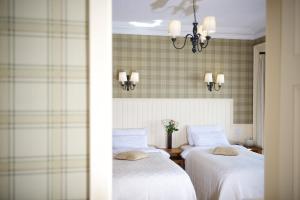 Postel nebo postele na pokoji v ubytování OYO The Lodge On The Loch Onich + 92 fotografií