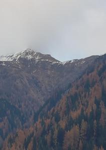 A general mountain view or a mountain view taken from Az apartmant