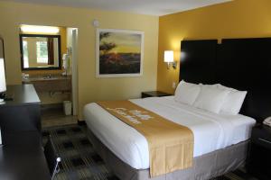 A bed or beds in a room at Days Inn by Wyndham Canton