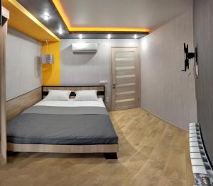 a bedroom with a bed and a yellow wall at Yellow Loft Luxury apartments with 2 bedrooms in Poltava