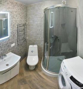a bathroom with a shower and a toilet and a sink at Luxury Loft в центре Полтавы in Poltava