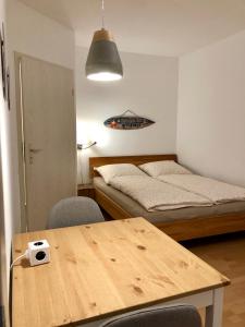 a room with a table and a bed and a table and chairs at Bed & Kitchen in Gießen