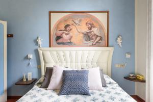 Ένα ή περισσότερα κρεβάτια σε δωμάτιο στο Enchanting Alcove in Florence Ponte Vecchio