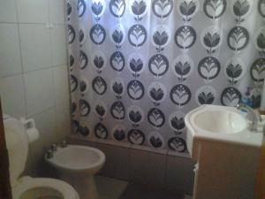 
A bathroom at Complejo Los Ciruelos

