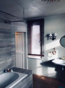 Um banheiro em Holiday Home Manoir des Sarts