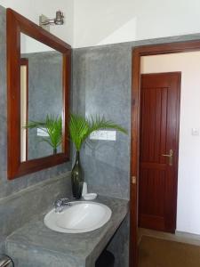 Gallery image of Jasmine Garden Beach Guest House in Hikkaduwa