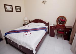 Postel nebo postele na pokoji v ubytování Nathalie's Vung Tau Hotel
