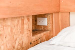 Postel nebo postele na pokoji v ubytování Tribu Hostel
