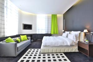 מיטה או מיטות בחדר ב-Donatello Boutique Hotel