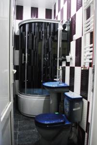 Vonios kambarys apgyvendinimo įstaigoje Apartament GIORGI
