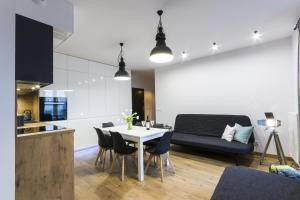 Kuchyňa alebo kuchynka v ubytovaní Nowy Apartament Atal Tower - Garaż - Taras Widokowy - Centrum