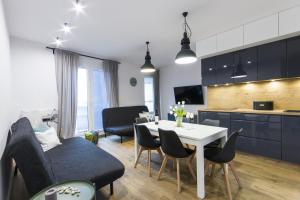 Kuchyňa alebo kuchynka v ubytovaní Nowy Apartament Atal Tower - Garaż - Taras Widokowy - Centrum
