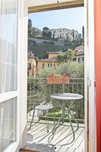 a view of a balcony with a table and chairs at Residence la Limonera in Bellagio
