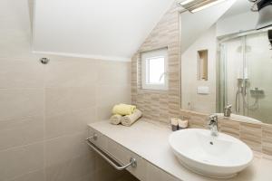 Kúpeľňa v ubytovaní Luxury Bellavista Amazing sea Holidays with Private Beach & Parking