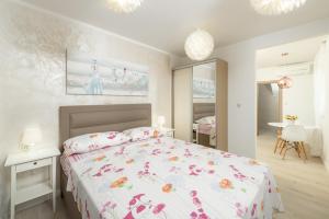 Posteľ alebo postele v izbe v ubytovaní Luxury Bellavista Amazing sea Holidays with Private Beach & Parking