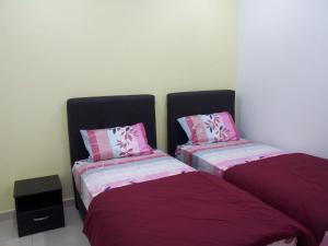 A bed or beds in a room at Sunshine Jonker Guesthouse