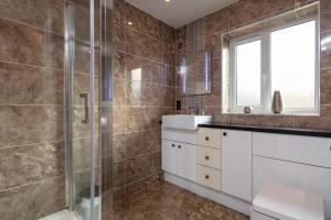 Ένα μπάνιο στο The Bluestone Villa +25 φωτογραφίες