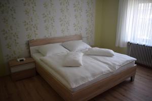 Postel nebo postele na pokoji v ubytování Gästehaus Sylvia