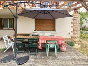 Patio nebo venkovní prostory v ubytování Chambre avec vue sur jardin