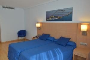 Postel nebo postele na pokoji v ubytování Hotel del Port