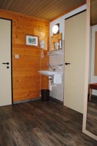 Hotel Des Alpes tesisinde bir banyo