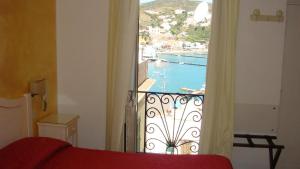 A balcony or terrace at Hotel Del Capitano