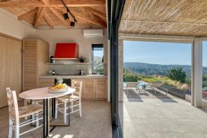 a kitchen and dining room with a table and chairs at Artblue Villas in Tsoukalades