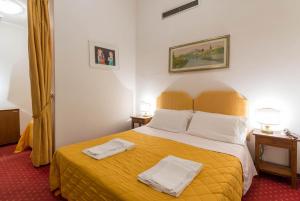 Postel nebo postele na pokoji v ubytování Hotel Rex