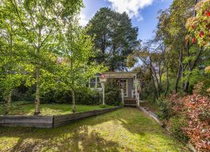 O grădină în afara Bidwell Cottage