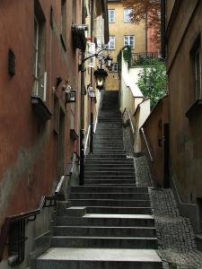 Fotografia z galérie ubytovania CENTRUM Apartment OLD TOWN Warsaw STARE MIASTO Historyczna kamienica umiejscowiona w zabytkowej części Warszawy Obok parku multimedialnego i barbakanu PARKING 24h Śniadanie opcjonaln Breakfast optional Check in from 14 pm PARTER ground floor vo Varšave