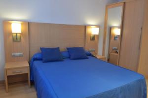 Postel nebo postele na pokoji v ubytování Hotel del Port