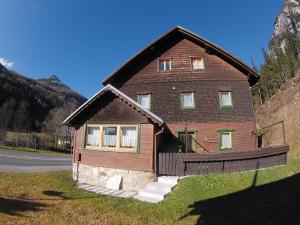 a large wooden house on the side of a road at Alt Jagthaus Schnetzer in Tweng