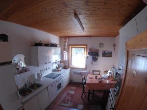 Kuchyň nebo kuchyňský kout v ubytování Alt Jagthaus Schnetzer