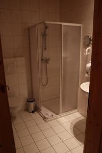 Bathroom sa Störitzland Betriebsgesellschaft mbH