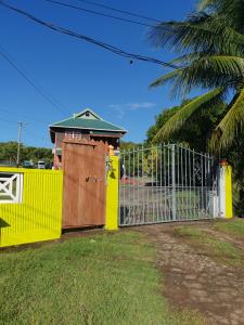 Φωτογραφία από το άλμπουμ του Seawind Cottage Authentic St.Lucian Accommodation near Plantation Beach σε Νησίδα Γκρος