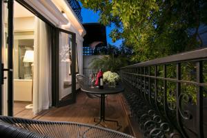 Un balcon sau o terasă la Hanoi L'Heritage Diamond Hotel & Spa