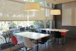 Restauracja lub miejsce do jedzenia w obiekcie Ibis Cornella