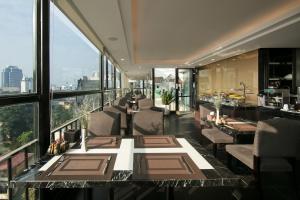 O zonă de relaxare la Hanoi L'Heritage Diamond Hotel & Spa